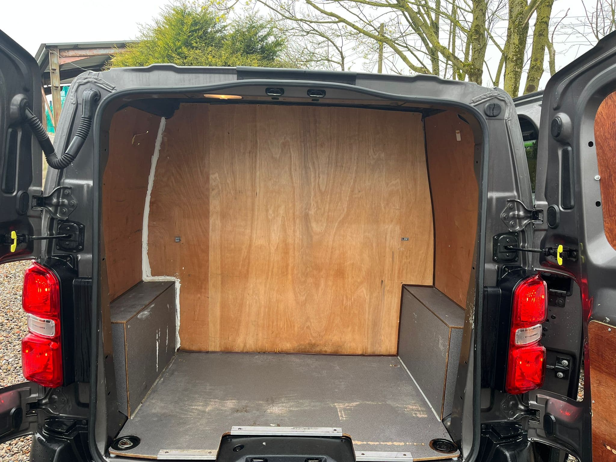 Vehicle image 9 of 21