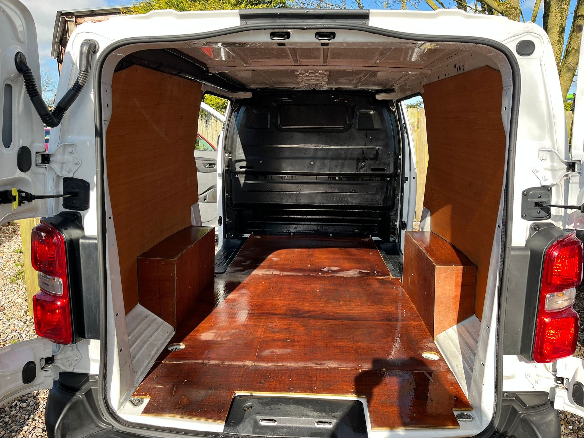 Vehicle image 18 of 24