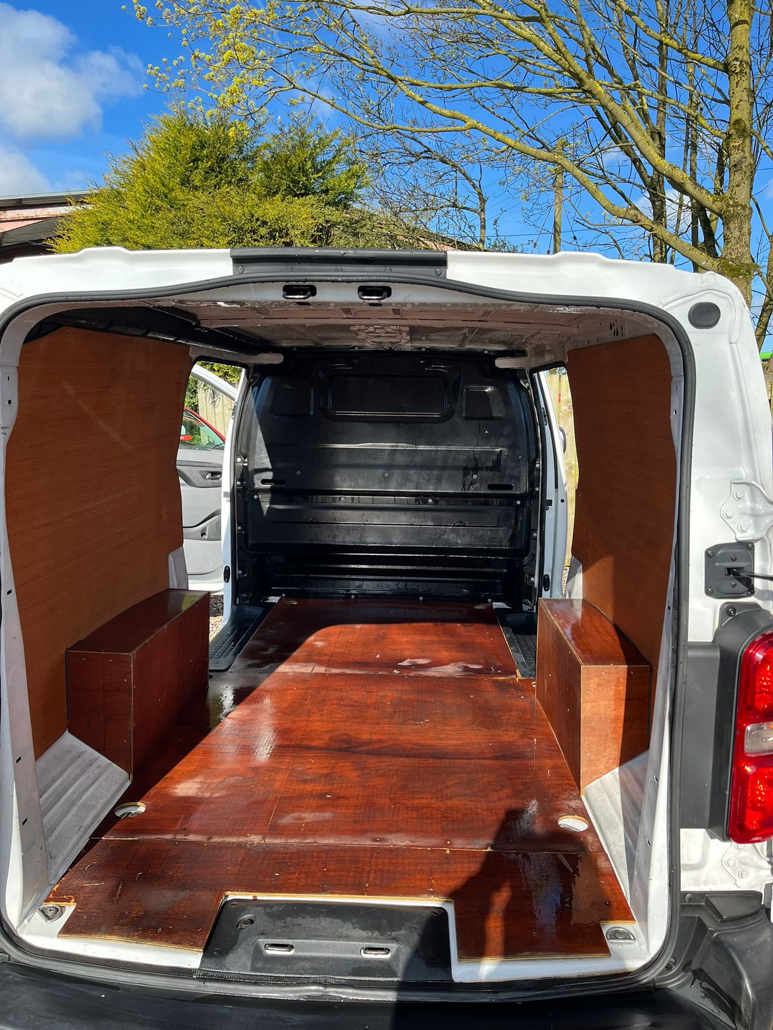 Vehicle image 19 of 24