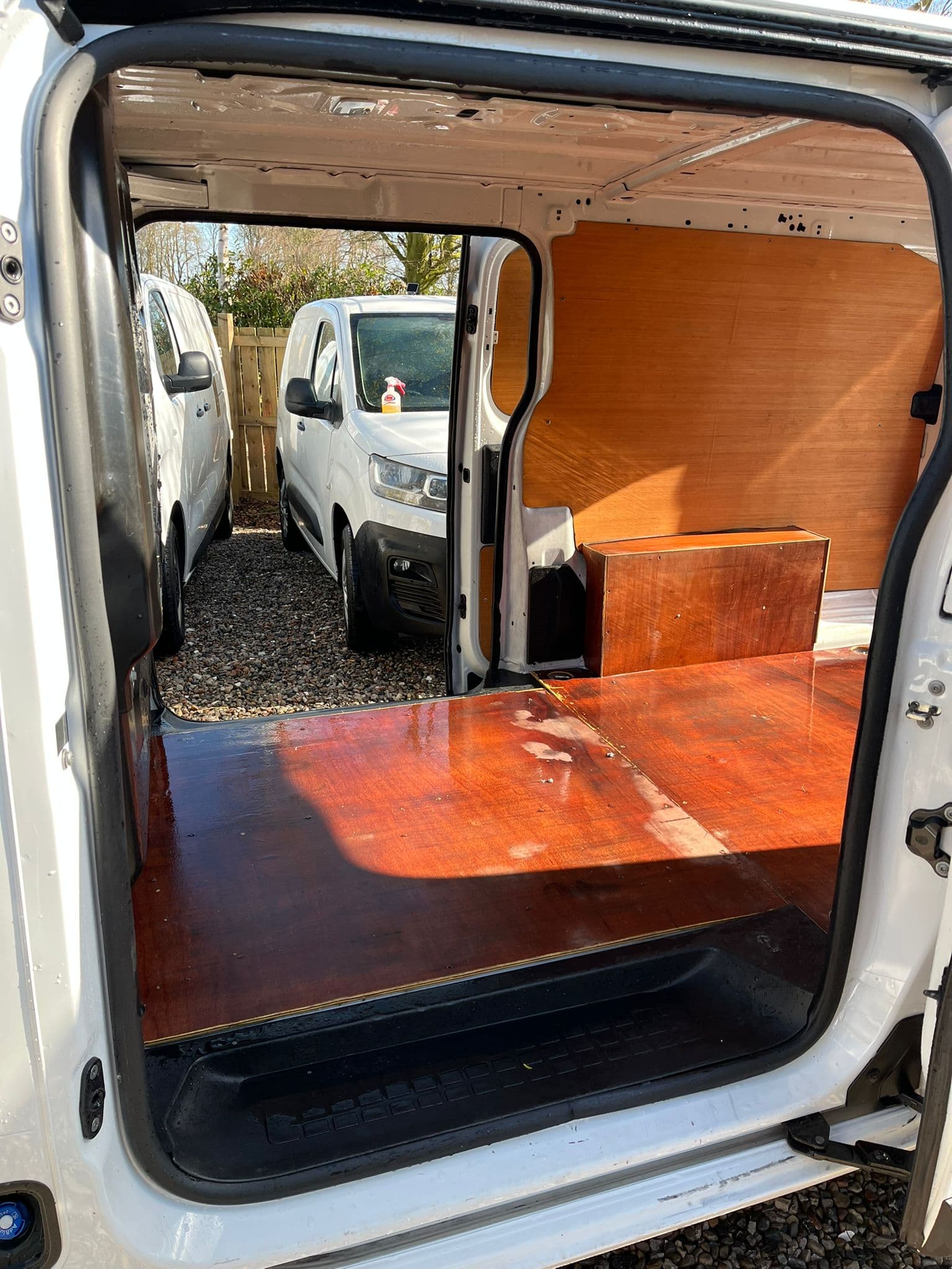 Vehicle image 20 of 24