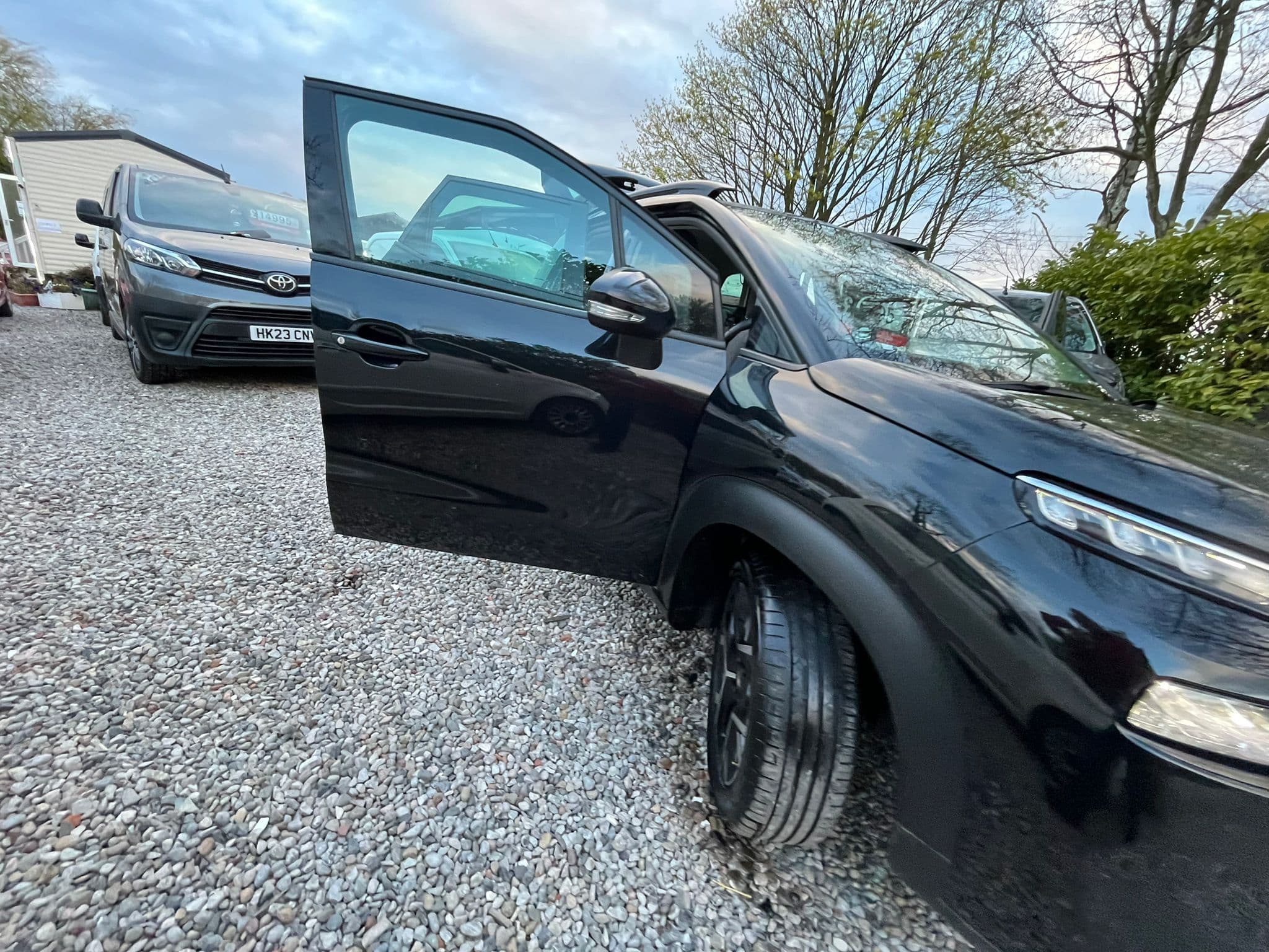 Vehicle image 5 of 19